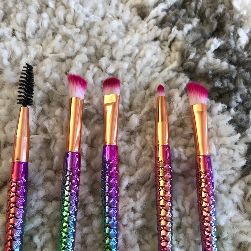 NWT Mermaid Eye Brush Cosmetic Set 🧜♀️ - Picture 3 of 6